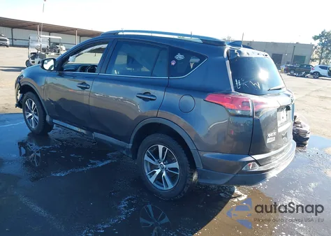 2017 Toyota Rav4 Xle z USA, uszkodzony, nr VIN 2T3RFREV4HW570279